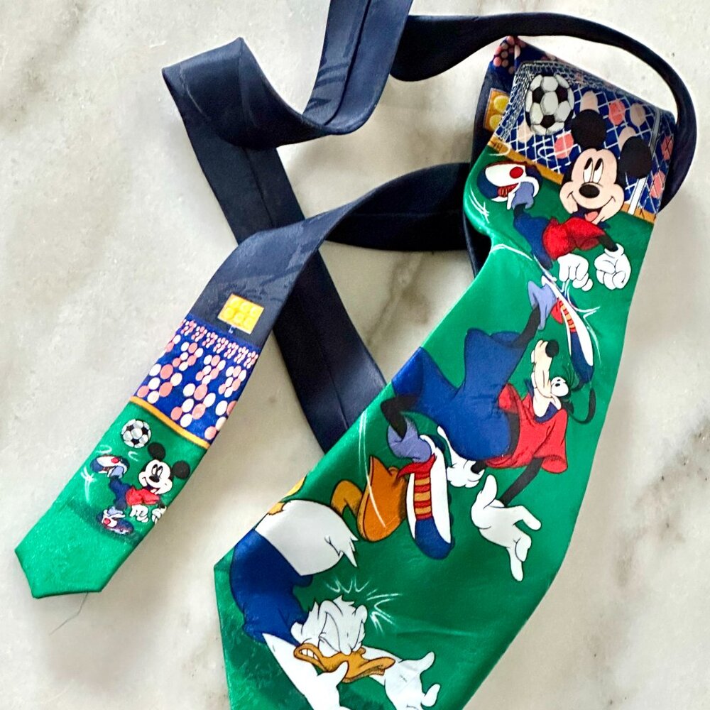 Disney soccer Mickey, Donald and goofy Tie NEW without tag